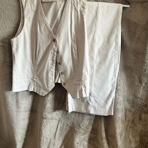 Evereve White Top with Pink Trim